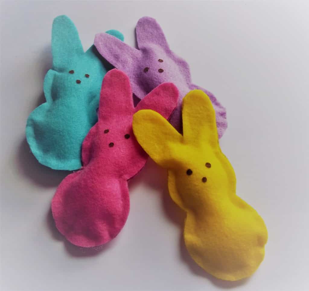 Click for the easiest tutorial to make a Peeps Easter banner decoration or use the free printable pattern to make your own Peeps crafts and decorations.