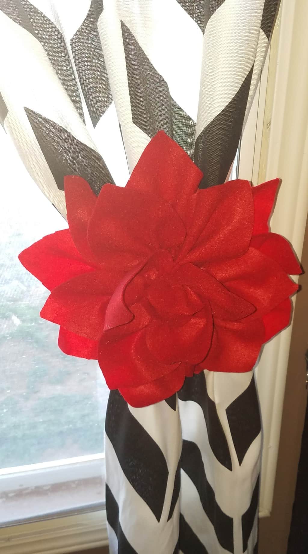 curtain tie backs, diy curtain tie backs, flower curtain tie backs