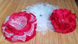 This DIY home sweet home sign with melted fabric flowers is a simple project for making a DIY wood sign. It can be made with or without a Cricut. The burned flowers are so pretty!