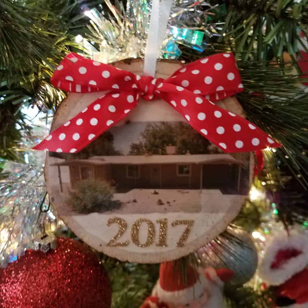 These DIY Christmas ornaments make the perfect personalized gift for a couple or family. Easy to make with any picture!