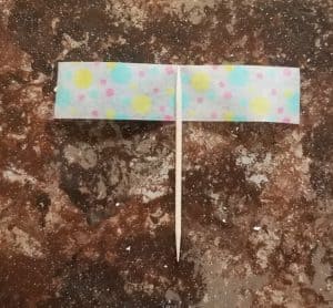 Make your own DIY cupcake toppers for your birthday party, baby shower, bridal shower or any occasion with this easy tutorial.