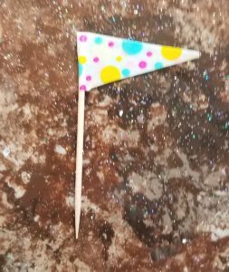 These DIY cupcake flags are the perfect party idea for any occasion. Quick and easy tutorial to make your party decorations in minutes.
