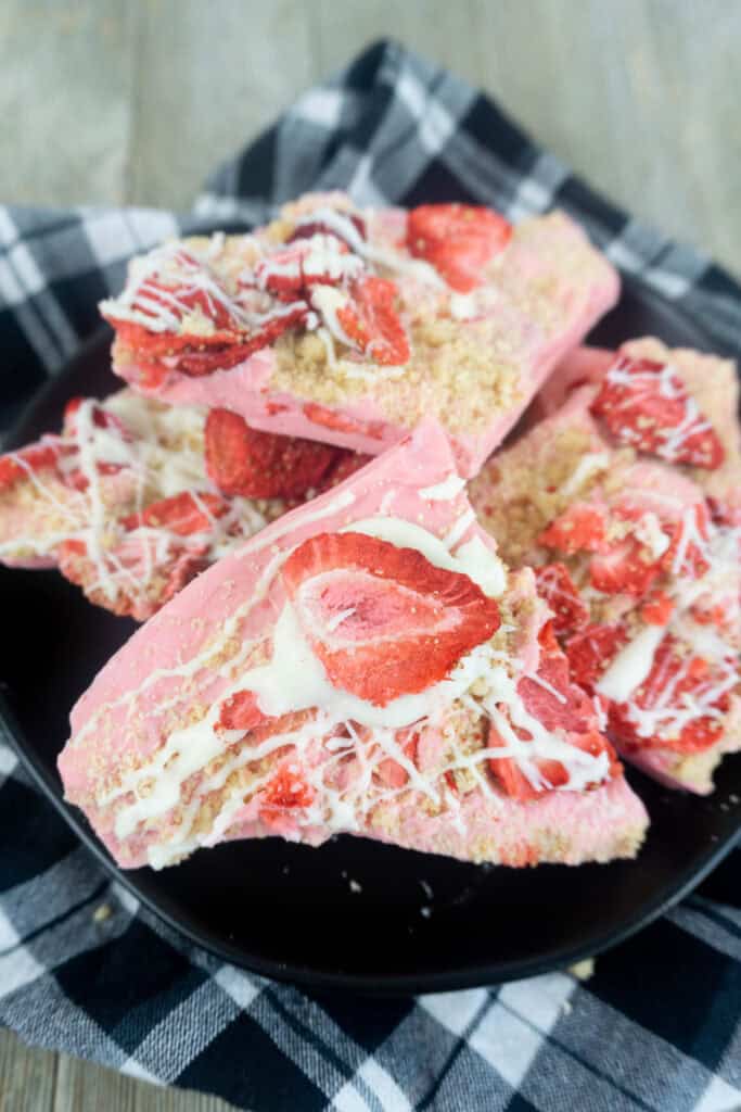 easy strawberry shortcake white chocolate bark recipe, Strawberry Shortcake birthday party no bake dessert