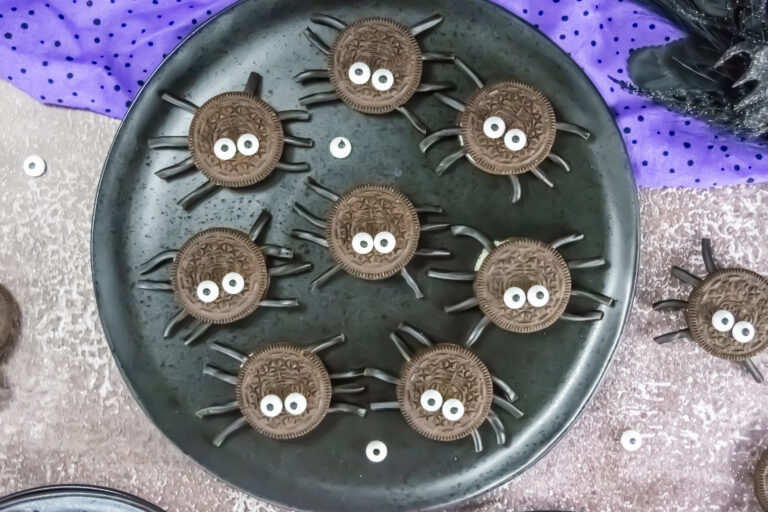 Easy & Cute Spider Oreos – Fun No-Bake Halloween Snack for Kids